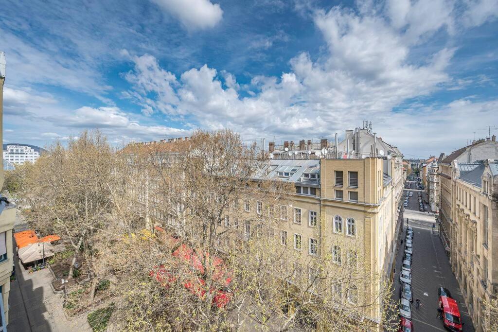 Liszt Ferenc Square Panorama Apt Budapest Exterior photo