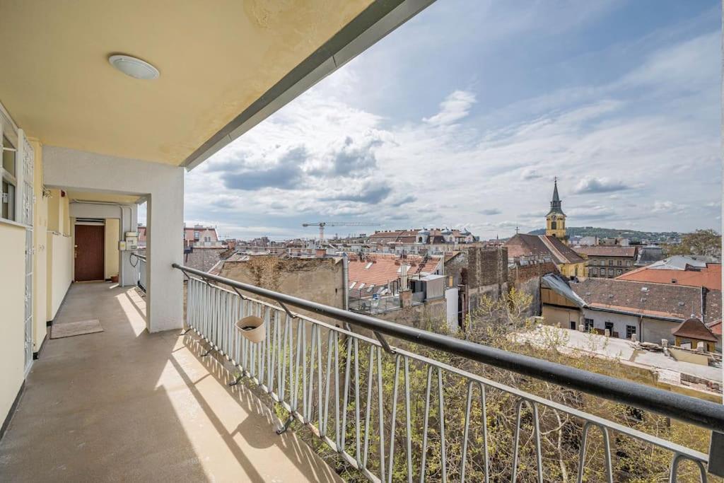 Liszt Ferenc Square Panorama Apt Budapest Exterior photo