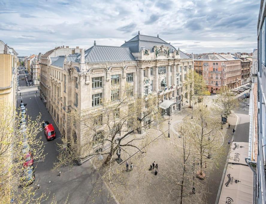Liszt Ferenc Square Panorama Apt Budapest Exterior photo
